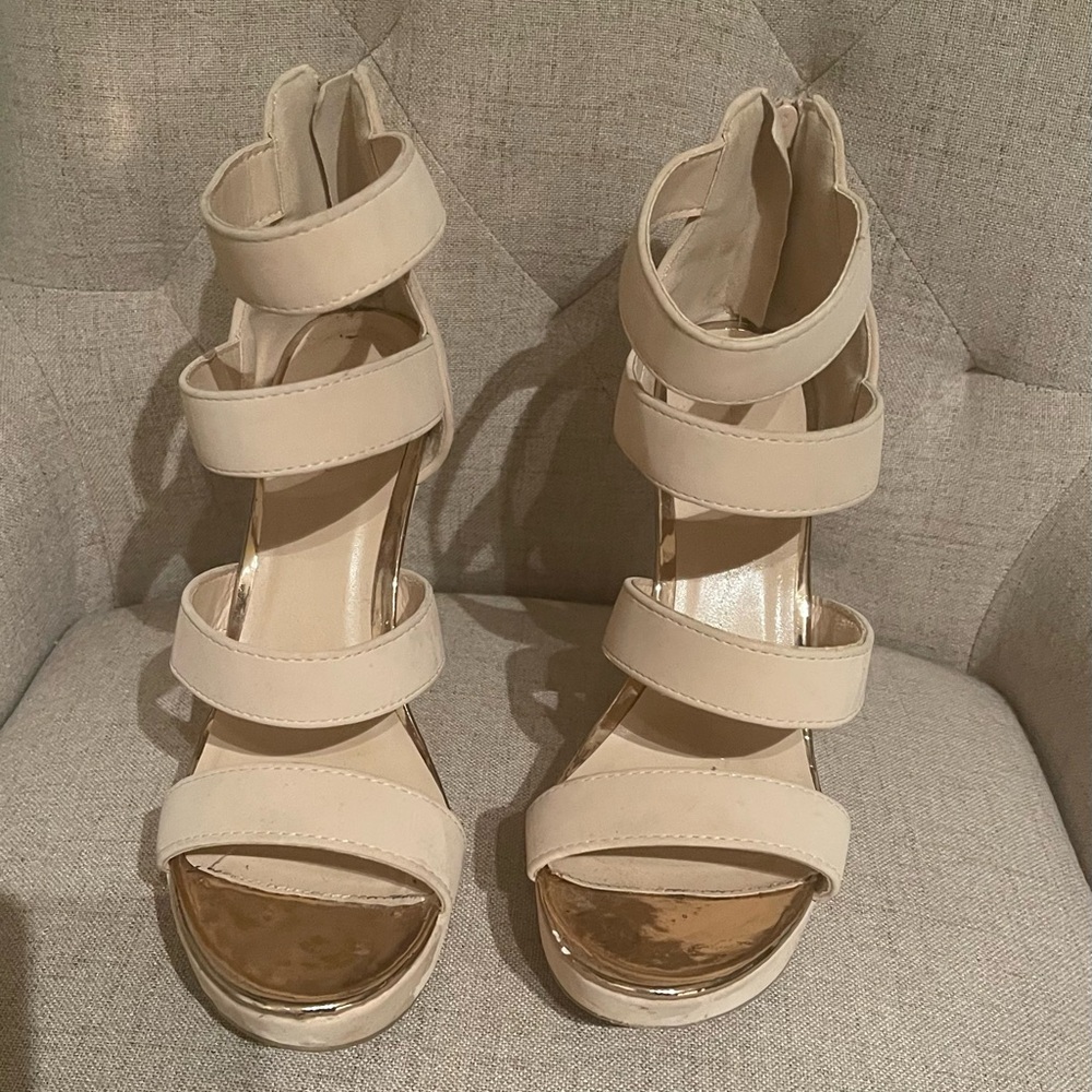 Charlotte Russe Womens Cream Strappy wedge sandals size 8.5 pre-owned